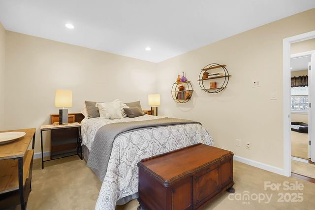 10915 Tara Oaks Drive, Charlotte, NC 28227