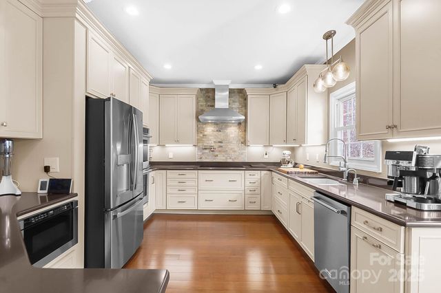 10915 Tara Oaks Drive, Charlotte, NC 28227