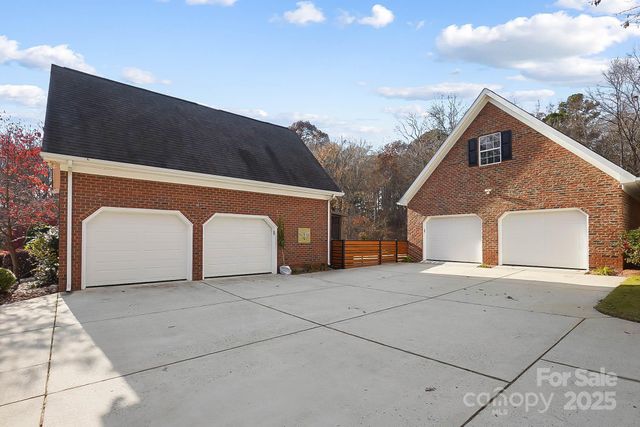 10915 Tara Oaks Drive, Charlotte, NC 28227