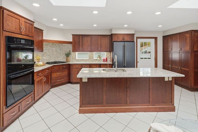 1 Bay View Drive, Shrewsbury, MA 01545