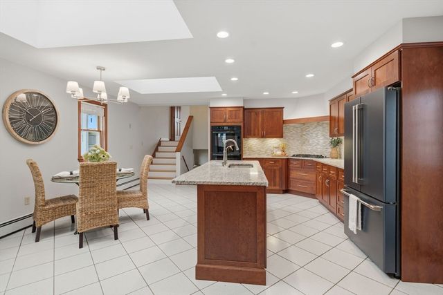 1 Bay View Drive, Shrewsbury, MA 01545