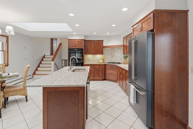 1 Bay View Drive, Shrewsbury, MA 01545