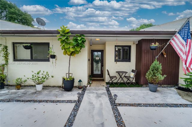 13932 Kendale Lakes Dr 13932, Miami, FL 33183
