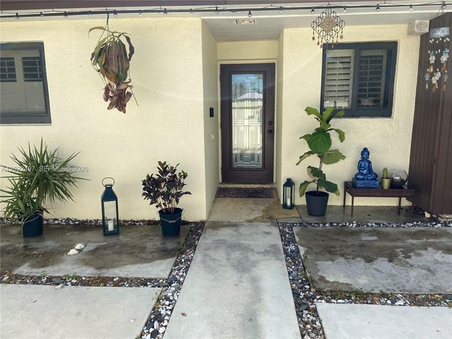 13932 Kendale Lakes Dr 13932, Miami, FL 33183