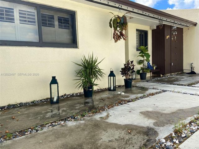 13932 Kendale Lakes Dr 13932, Miami, FL 33183