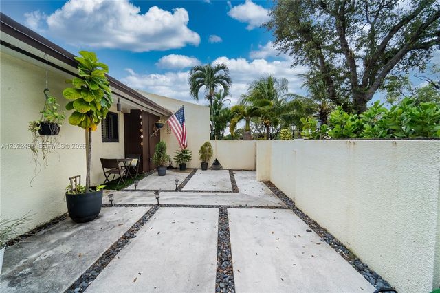 13932 Kendale Lakes Dr 13932, Miami, FL 33183