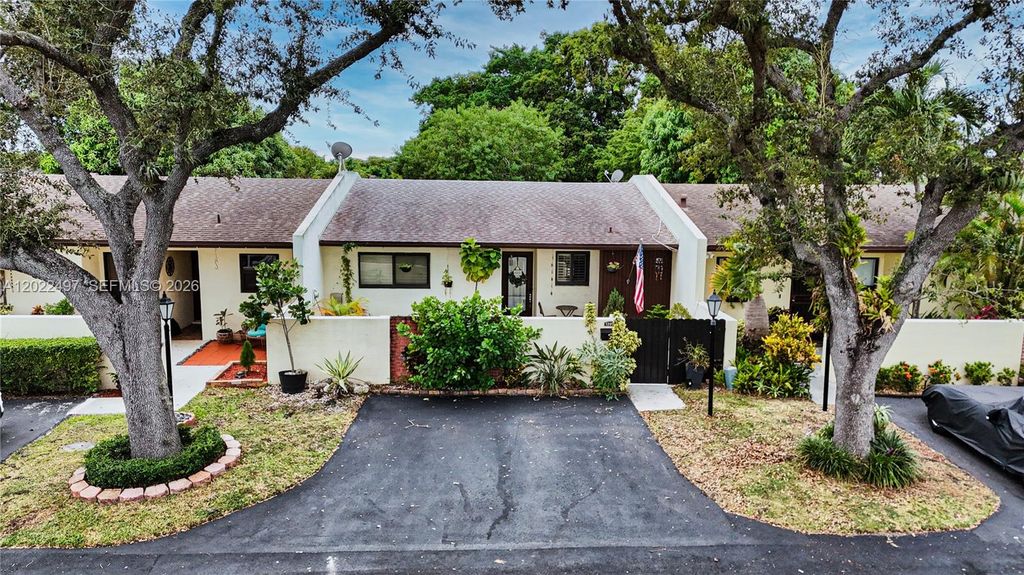 13932 Kendale Lakes Dr 13932, Miami, FL 33183