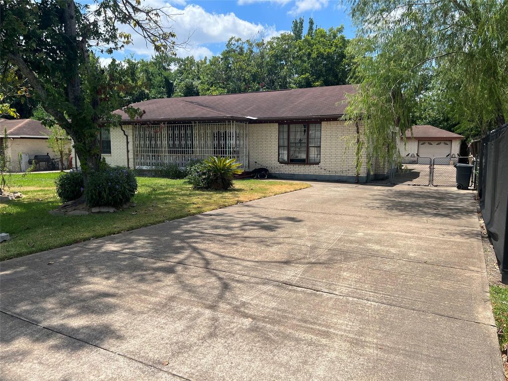 13015 Glenda, North Houston, TX 77037