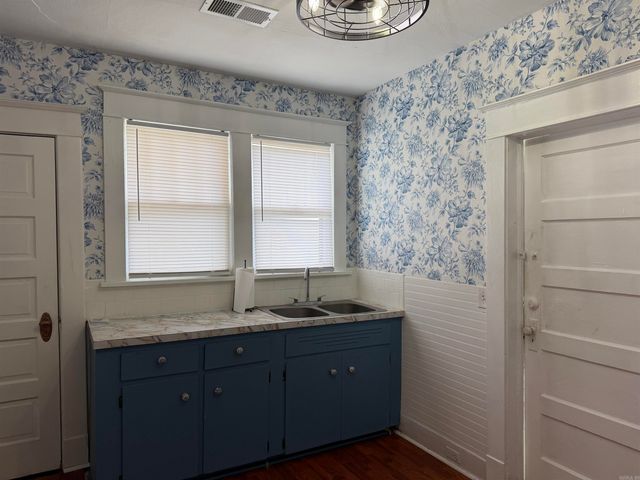 609 W Poplar Street, Paragould, AR 72450