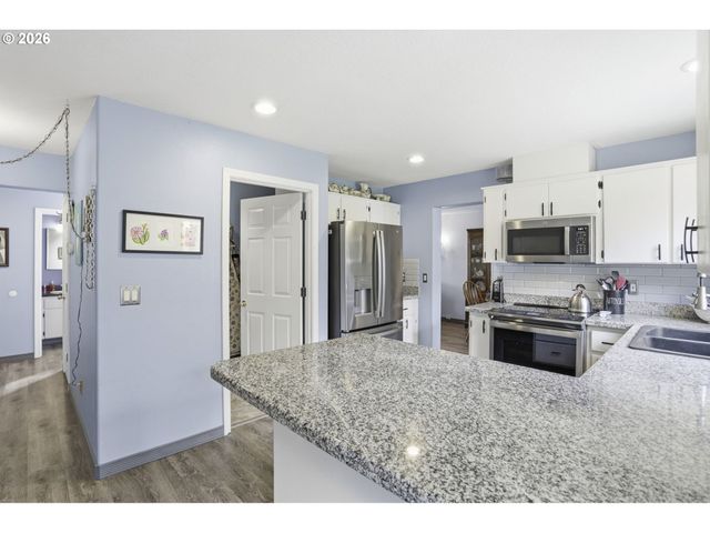 821 Ne EAGLENEST Ct, Hillsboro, OR 97124