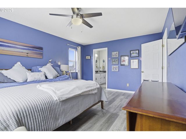 821 Ne EAGLENEST Ct, Hillsboro, OR 97124
