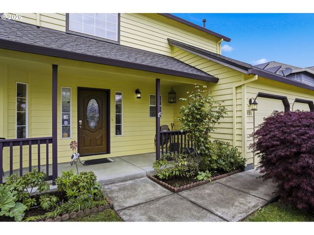 821 Ne EAGLENEST Ct, Hillsboro, OR 97124
