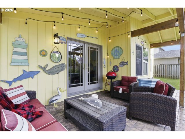 821 Ne EAGLENEST Ct, Hillsboro, OR 97124