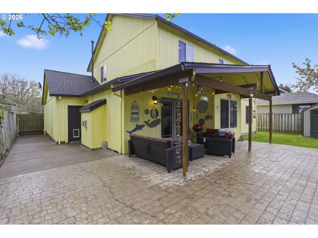 821 Ne EAGLENEST Ct, Hillsboro, OR 97124