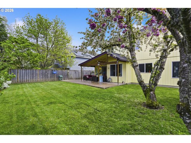 821 Ne EAGLENEST Ct, Hillsboro, OR 97124