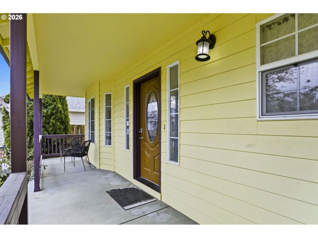 821 Ne EAGLENEST Ct, Hillsboro, OR 97124