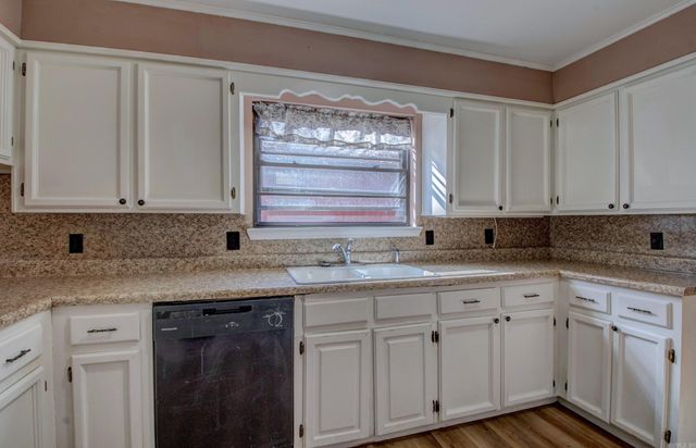 11006 Lemoncrest Lane, Little Rock, AR 72210