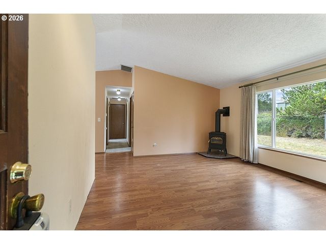130 Se 21ST St, Troutdale, OR 97060