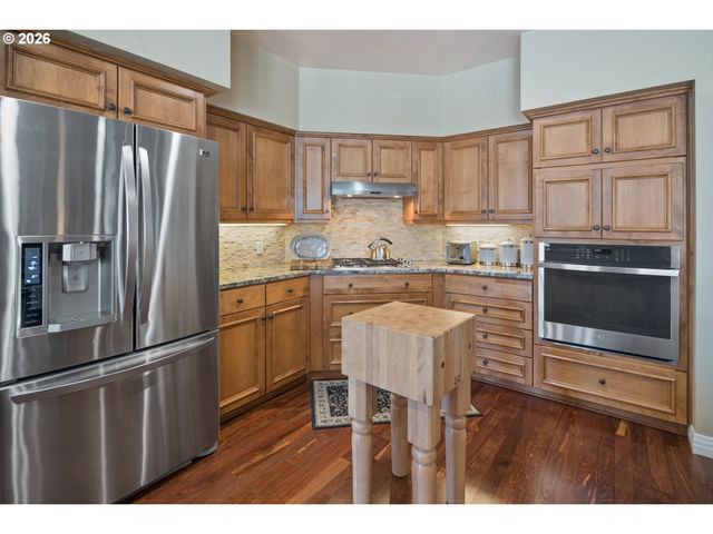 113 FURNACE St, Lake Oswego, OR 97034