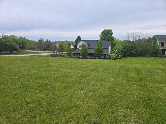 1 Springbrook Lane, Algonquin, IL 60102
