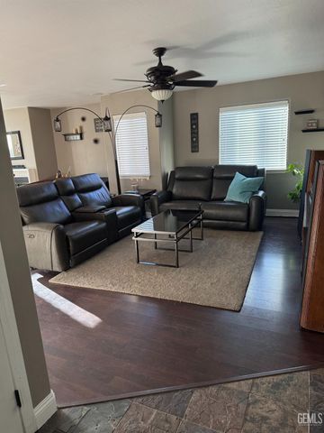 513 Westerville Court, Bakersfield, CA 93312
