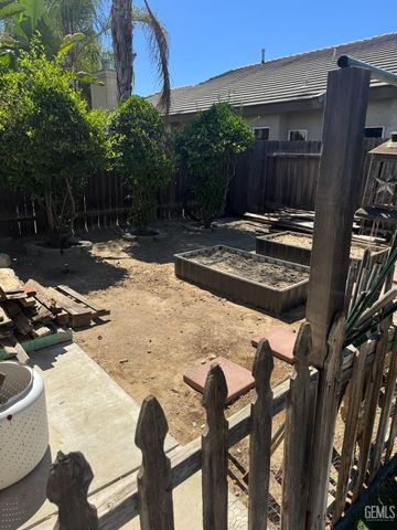 513 Westerville Court, Bakersfield, CA 93312