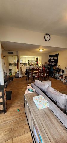 12305 NW 11 12305, Pembroke Pines, FL 33026