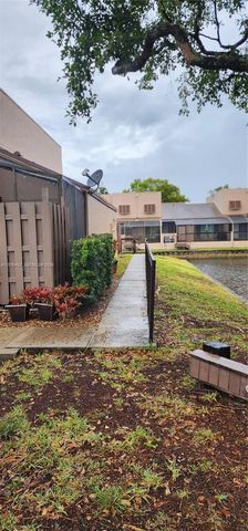 12305 NW 11 12305, Pembroke Pines, FL 33026