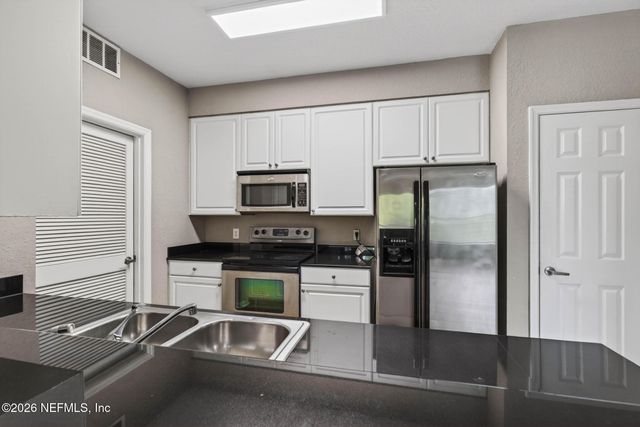 8539 GATE Parkway W 433, Jacksonville, FL 32216