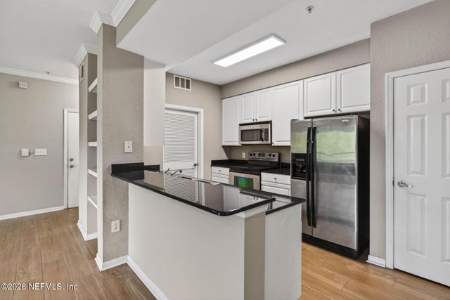 8539 GATE Parkway W 433, Jacksonville, FL 32216