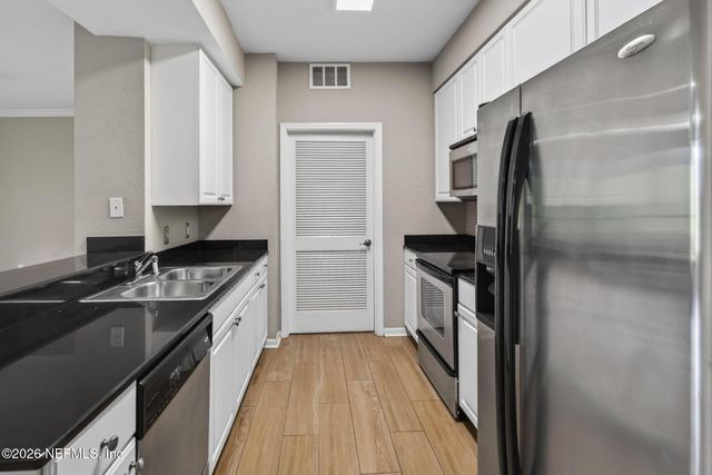 8539 GATE Parkway W 433, Jacksonville, FL 32216
