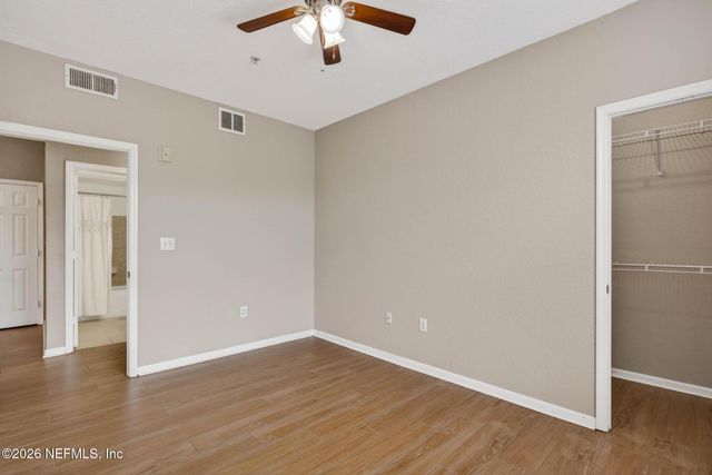 8539 GATE Parkway W 433, Jacksonville, FL 32216
