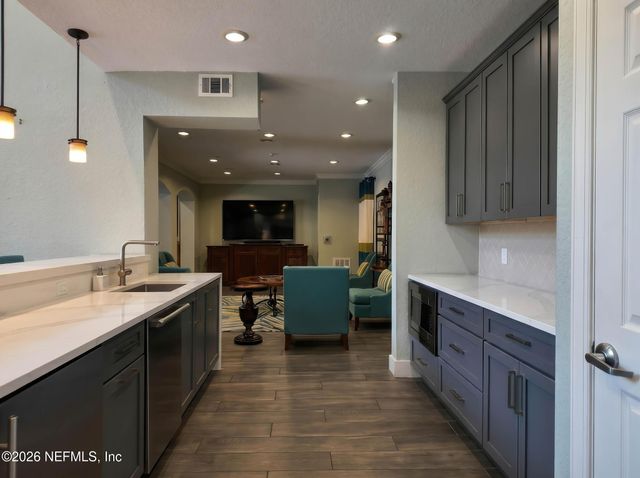 8539 GATE Parkway W 433, Jacksonville, FL 32216