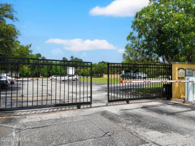 8539 GATE Parkway W 433, Jacksonville, FL 32216