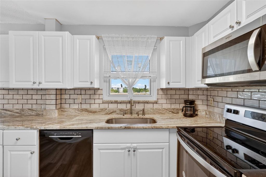 Image 6 of property listing at 4440 IRONWOOD CIRCLE 508D, Bradenton, FL 34209
