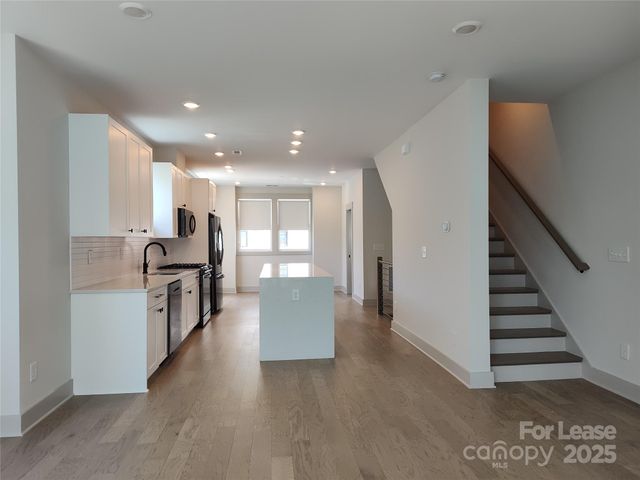 1037 Wesley Terrace Avenue, Charlotte, NC 28208