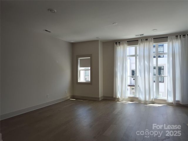 1037 Wesley Terrace Avenue, Charlotte, NC 28208