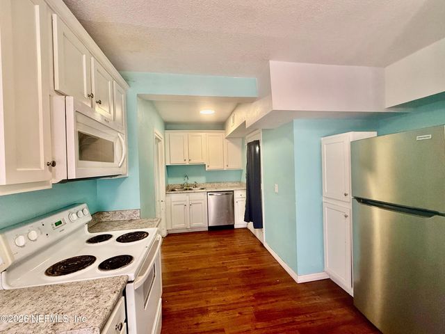 7118 PELLIAS Road, Jacksonville, FL 32211