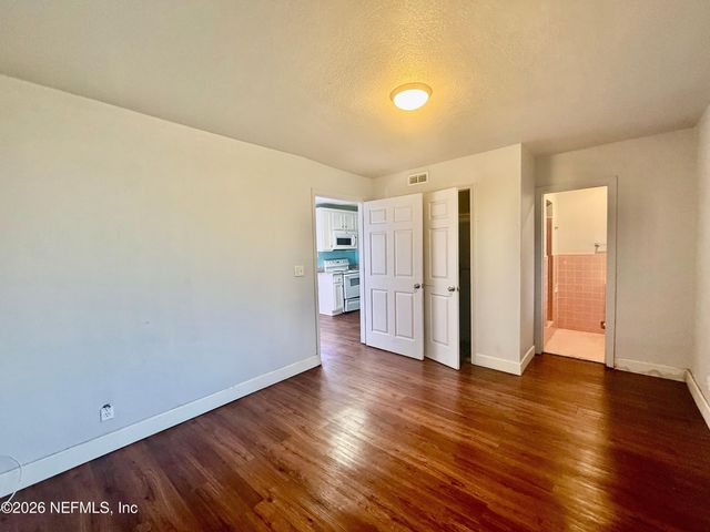 7118 PELLIAS Road, Jacksonville, FL 32211