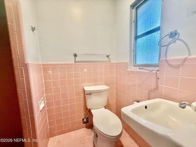 7118 PELLIAS Road, Jacksonville, FL 32211