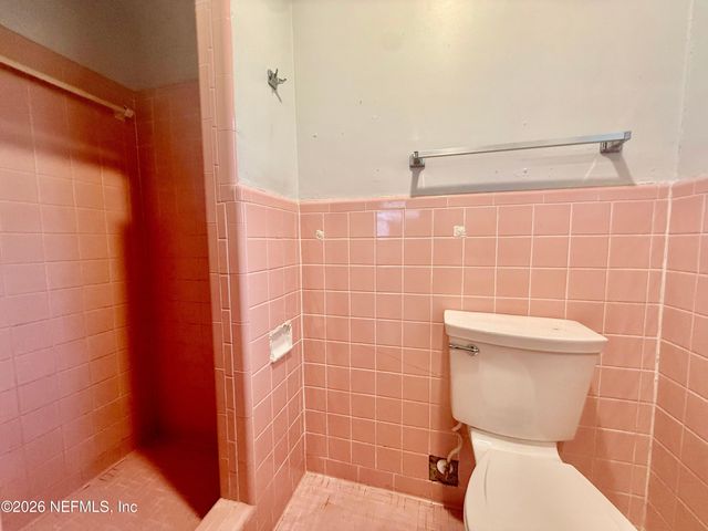 7118 PELLIAS Road, Jacksonville, FL 32211