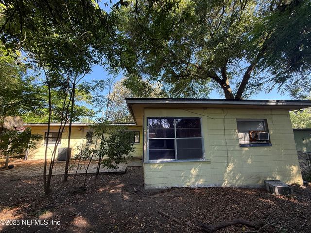7118 PELLIAS Road, Jacksonville, FL 32211