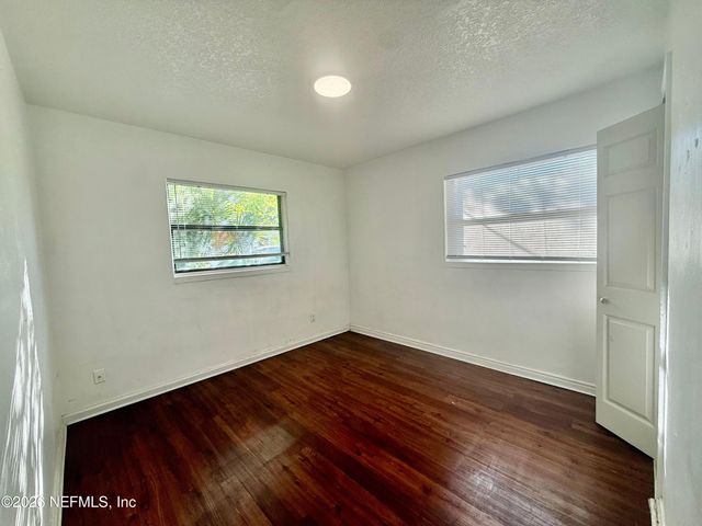 7118 PELLIAS Road, Jacksonville, FL 32211