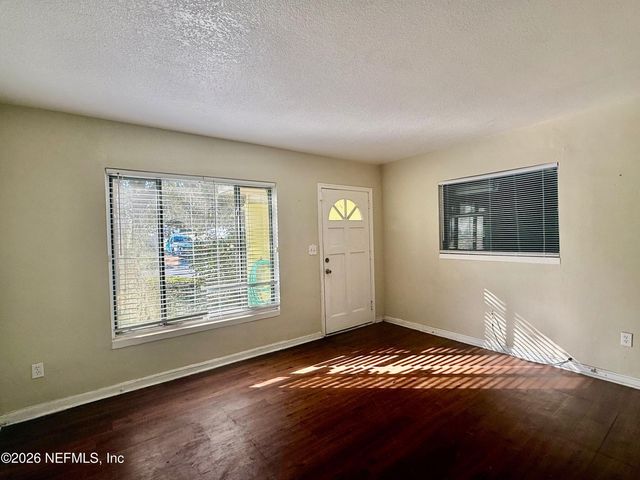 7118 PELLIAS Road, Jacksonville, FL 32211