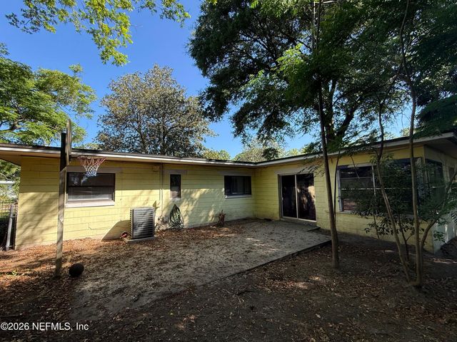 7118 PELLIAS Road, Jacksonville, FL 32211