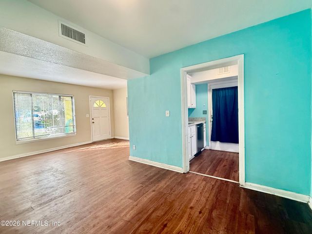 7118 PELLIAS Road, Jacksonville, FL 32211