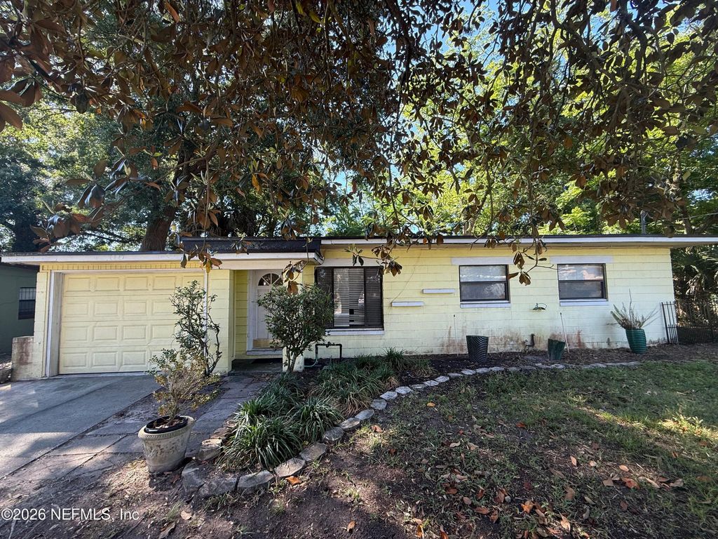7118 PELLIAS Road, Jacksonville, FL 32211