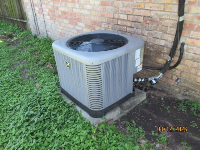 403 Lotus Street, Lake Jackson, TX 77566