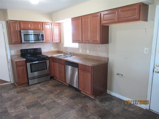 403 Lotus Street, Lake Jackson, TX 77566