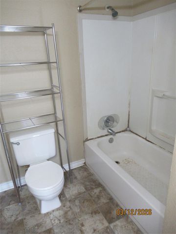 403 Lotus Street, Lake Jackson, TX 77566